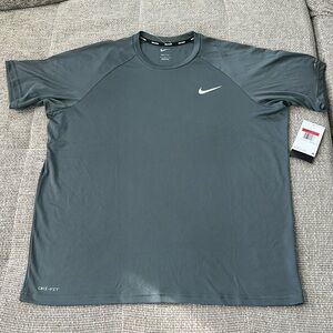 NWT, men’s Nike dry-fit tee, UPF 40+, size L, color: gray